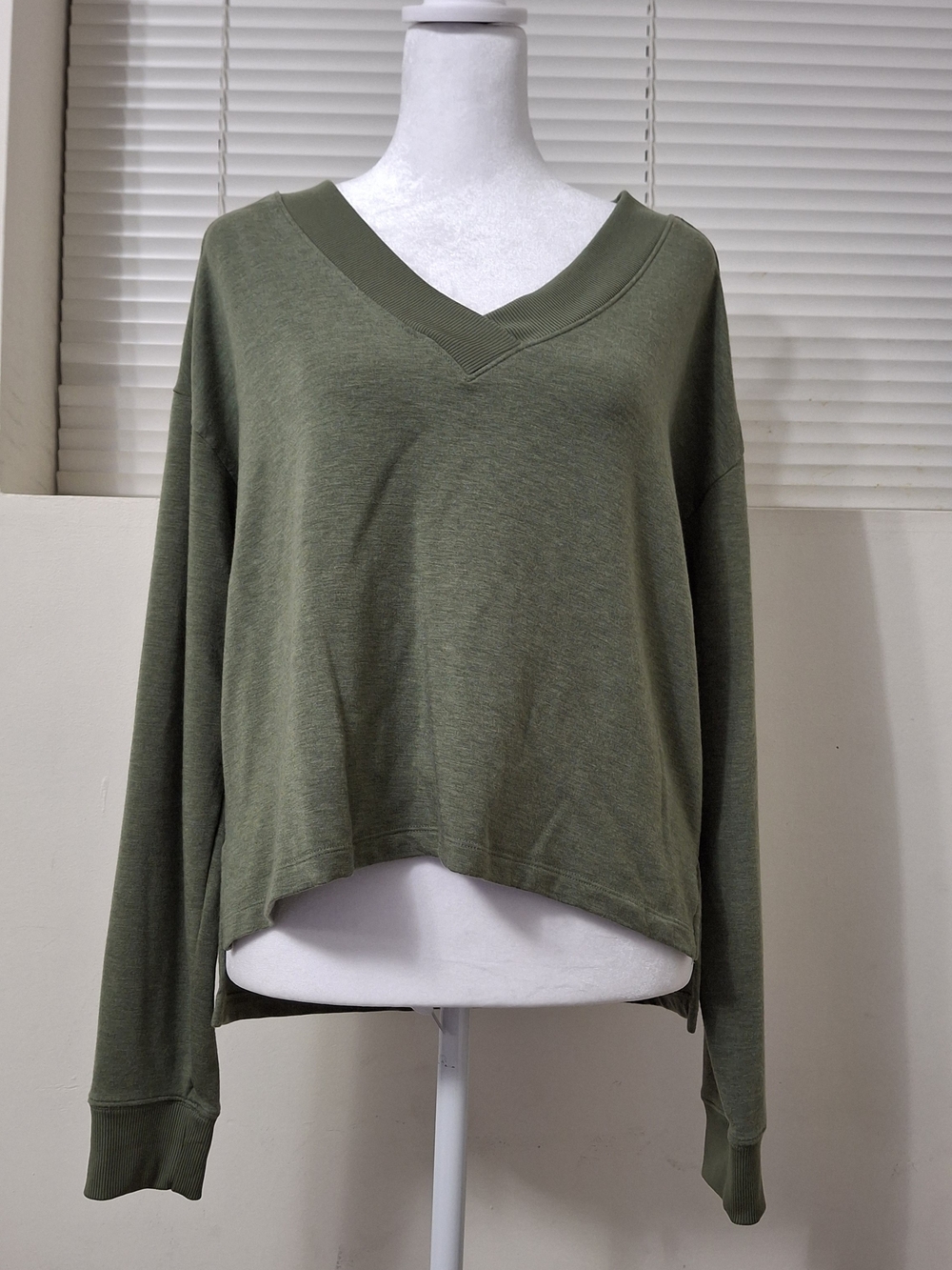 TravisMathew Olive Green V-Neck Long Sleeve Pullover Sweatshirt Top Size Small